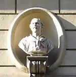 Links Porträt von Ciceruacchio (Angelo Brunetti) in der via Ripetta 248 (1872) in Rom; rechts das Denkmal in der Passeggiata del Gianicolo