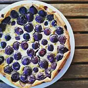Cookie bereitet für den Chief Factor ein Clafoutis und bringt es zu dessenHaus, dem das Bybee-Howell House auf Sauvie Island als Kulisse diente