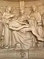 Figurenrelief im Kreuzgang