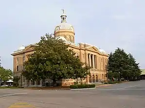 Das Clay County Courthouse ist seit November 1976 im National Register of Historic Places eingetragen.