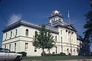 Das Cleburne County Courthouse ist seit Juni 1976 im NRHP eingetragen.