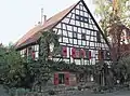 Fachwerkhaus bei Kirche