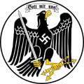 Wappen Preußens 1933–1935: Adler mit Schwert, einem dem Jupiterkult und dem Napoleonischen Adler entlehnten Blitzbündel sowie Spruchband