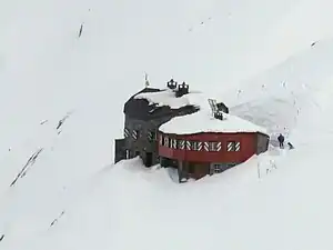 Blick auf die Coazhütte bei der Abfahrt von Corvatsch