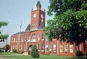 Das Coffee County Courthouse in Elba ist seit Mai 1973 im NRHP eingetragen.