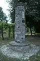 Die Säule, errichtet von der  Compagnia di Sigerico bei Soprarivo, Calendasco. Die gleiche Säule steht in der Ortschaft Corte Sant’Andrea, Lombardei.