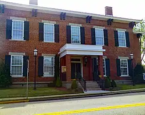 Columbia County Courthouse (2007). Das Courthouse entstand im Jahr 1812 und wurde 1856 wesentlich erweitert. Es weist Stilelemente des Italianate auf und wurde im September 1980 in das NRHP eingetragen.