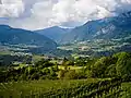 links Comano Terme, rechts Stenico (mit der Burg)