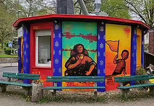 Streetart-Fassade eines Kiosks auf dem Ungarnplatz (Comiciade 2021)