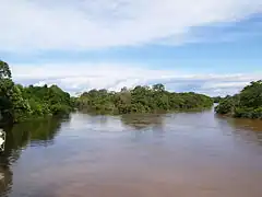 … die Einmündungdes Río Bugres,