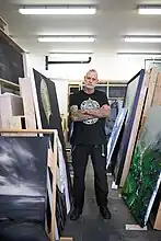 Conrad Jon Godly in seinem Atelier. © Franz Rindlisbacher, 2020