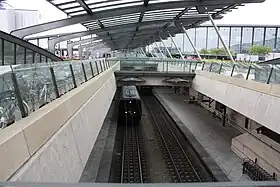 Blick von oben, im Hintergrund Terminal 3