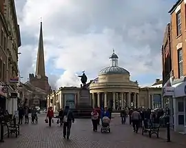 Bridgwater: St Mary’s Church, Rotunde der Markthalle und Statue von Admiral Blake