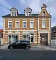 Mietshaus in offener Bebauung