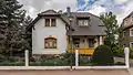 Villa mit Einfriedung