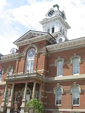 Das Athens County Courthouse, zusammen mit zwei weiteren Gebäuden als Athens Governmental Buildings seit 1979 im NRHP gelistet