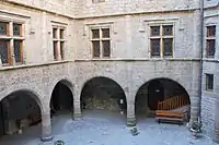 Innenhof des Château du Boy