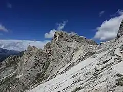 Croda Negra und rechts die Forcella Averau