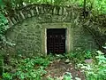 Das alte Eishaus in den Ruinen von Crosbie Castle