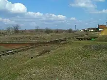Bahnstrecke Budapest–Lajosmizse, rechts die ausgebaute Kreuzung (2010)
