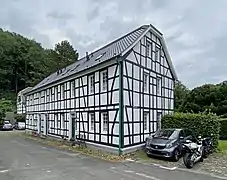 Dültgenstaler Str. 105-107-109