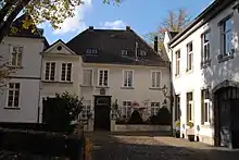 Suitbertus-Stiftsplatz 8