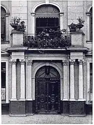 Orangeriestraße 6, Portal (Josef Kleesattel)