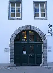 Toreinfahrt von der Straßenseite