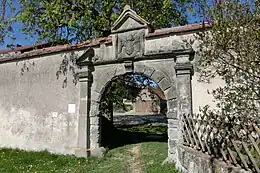 Portal der ehemaligen Klostermauermit Salemer Wappen