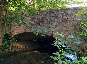 Straßenbrücke
