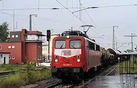 Die 140 829 war neben 140 024 die letzte in orientroter Farbgebung (hier in Lollar)