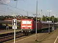 Ein Regional-Express Nürnberg–Stuttgart fährt in Ansbach ein