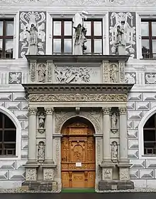 Portal der Schlosskapelle des Dresdener Residenzschlosses mit der kopierten Tür von Georg Fleischer d.&nbsp;Ä. (1556)