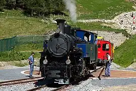 Lok 1 wird in Oberwald auf die Drehscheibe rangiert