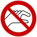 D-P026: Hineinfassen verboten