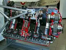 Aufgeschnittener Daimler-Benz DB 601, ein V12-Motor mit hängenden Zylindern.
