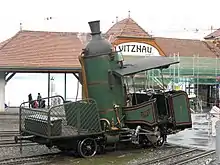 Normalspurige H 1/2 der Vitznau-Rigi-Bahn mit einem Triebzahnrad und stehendem Kessel. Die Spurweite verbesserte die Stabilität des stehenden Kessels. (1870, SCB)