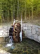 Glücksbrunnen nahe Eingang