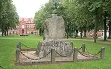 Kriegerdenkmal 1870–71 und Rathaus