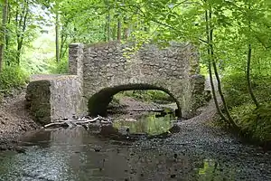 Straßenbrücke