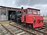 ASF 16 04 mit F 654 am Haken vor dem Lokschuppen
