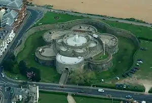 Deal Castle 2011 und in einer Grundrissskizze von 1539, die vermutlich Heinrich VIII. gezeigt wurde