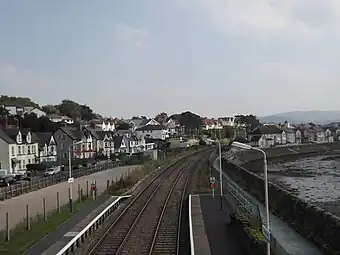 Blick von der Fußgängerbrücke am Bahnhof nach Süden