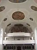 Empore mit Orgel