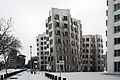 Gehry-Bauten in direkter Nachbarschaft.