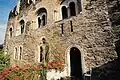 Der romanische Palas der Burg Gutenfels bei Kaub, Schaufassade zur Rheinseite