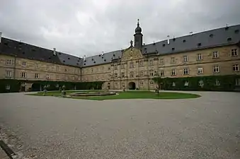 Blick auf den Ehrenhof