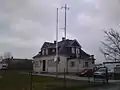 Gebäude des Deutschen Wetterdienstes neben dem Sender