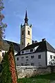 Pfarrhof und Kirchturm 2022