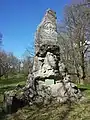Turnerdenkmal am Semmelberg bei Ernstbrunn mit hakenkreuzförmigem Turnerkreuz